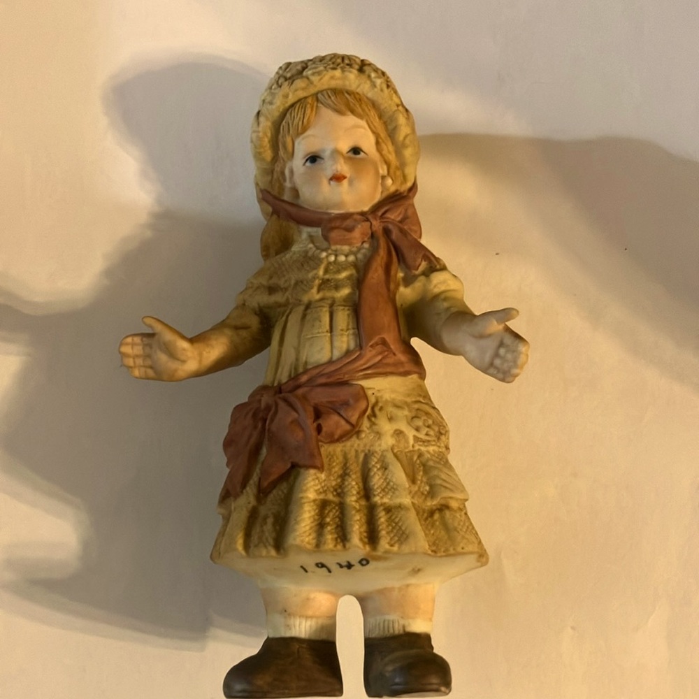 Vintage Ceramic Girl Figurine
